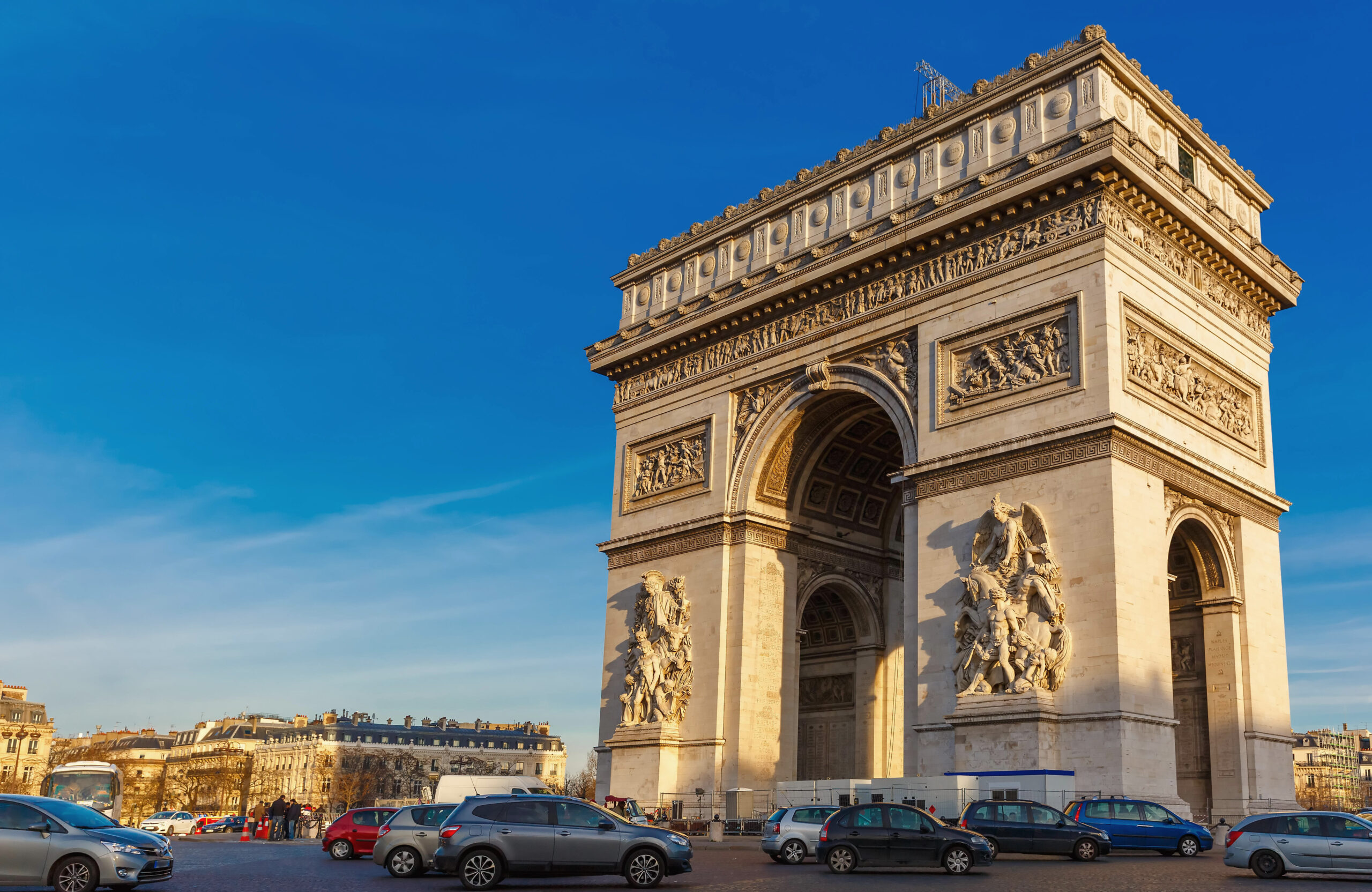 EFH039 Arc de triomphe Paris afternoon